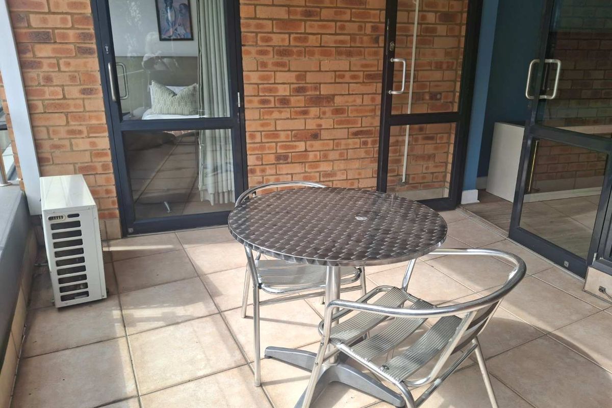 A BEAUTIFULLY FURNISHED TWO BEDROOM APARTMENT - Photo 4
