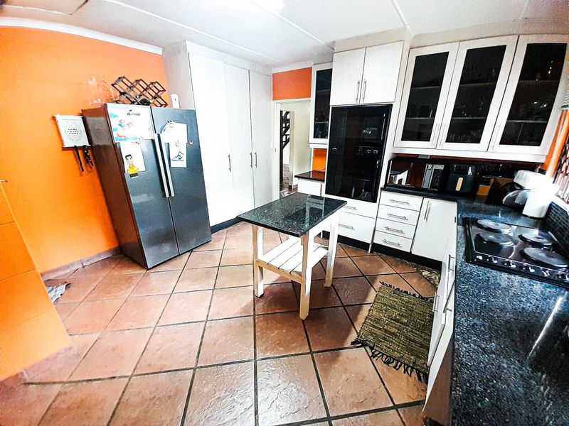 Phenomenal family house for a large family - Photo 5