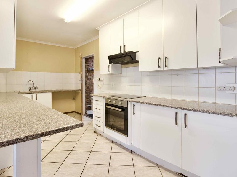 The ideal home in a great neighbourhood - Photo 8