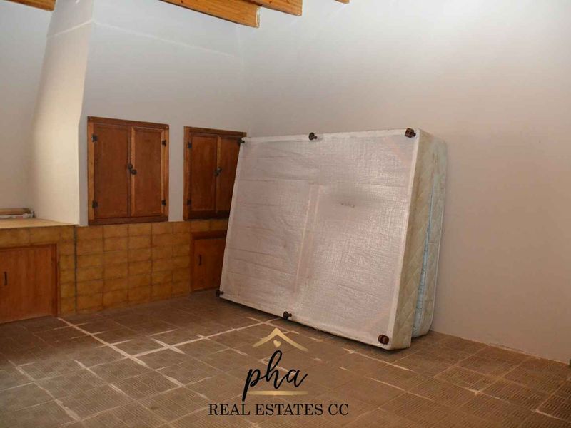 Immense house for sale with endless potential - Photo 6