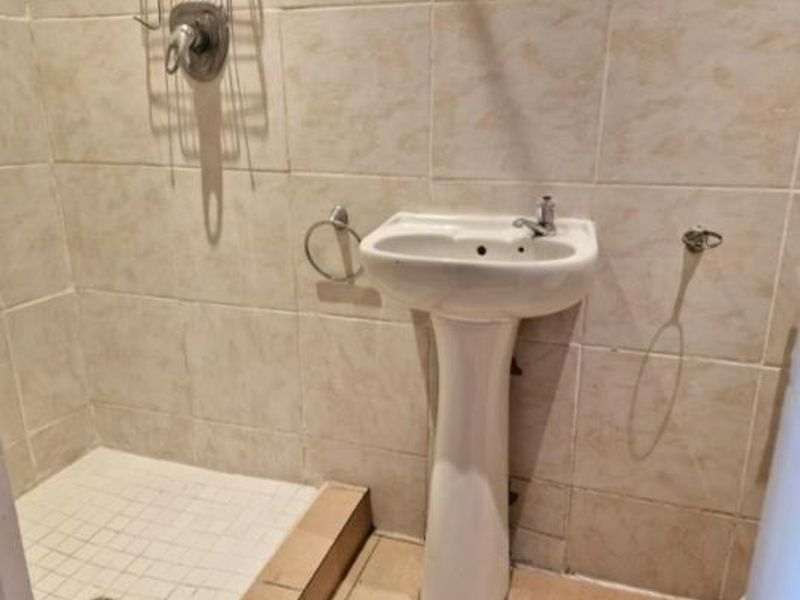 Renovated 3 Bedroom Apartment For Sale - Photo 9