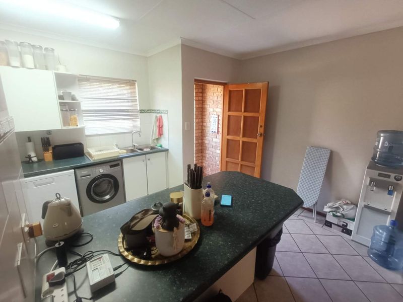 BEAUTIFUL TOWNHOUSE FOR SALE IN SECURE COMPLEX!!!! - Photo 6