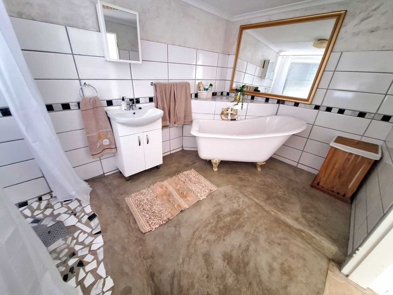 Dual-level Design with Stylish Features - Photo 7