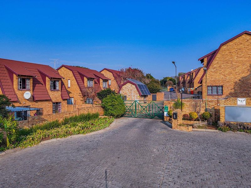 Charming 2 bedroom, 1 bathroom townhouse available in Barn Lodge, Boskruin. - Photo 4