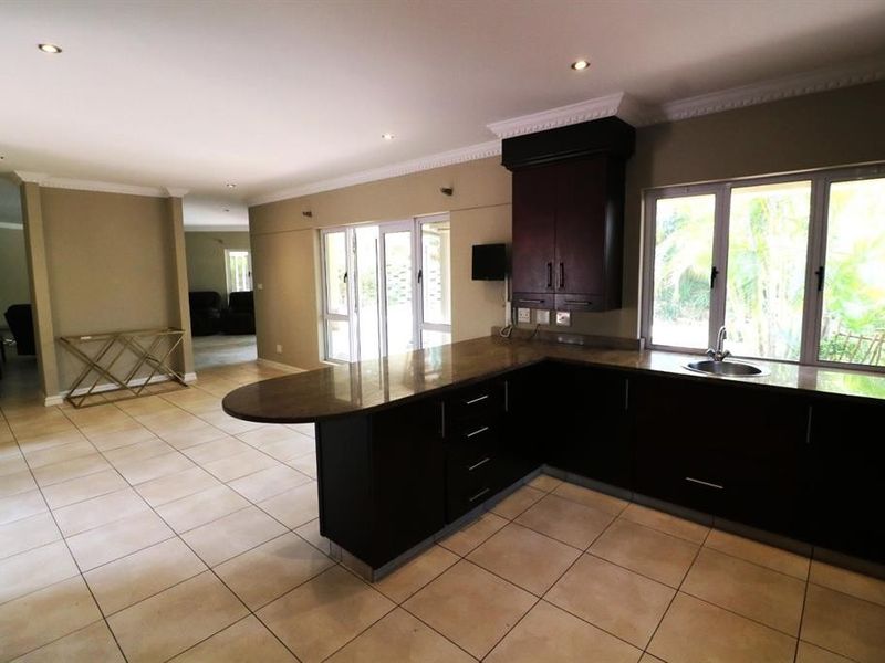 Spacious Umhlanga Townhouse with Pool Oasis - Photo 10