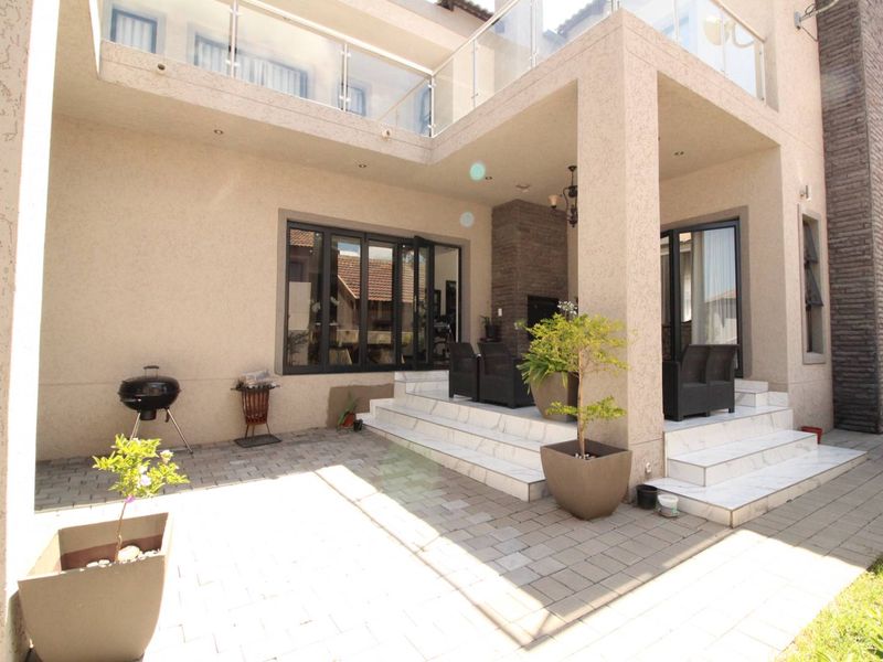 4 Bedroom Modern Home with Exceptional Finishes for sale in Blue Valley Golf Estate - Photo 10