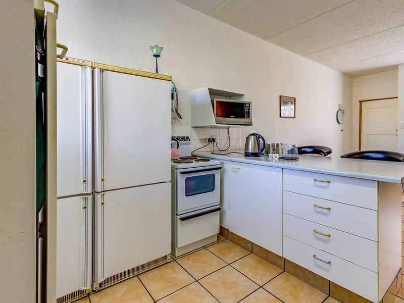 3 Bedroom  Ground floor Townhouse in Norkem Park - Photo 7