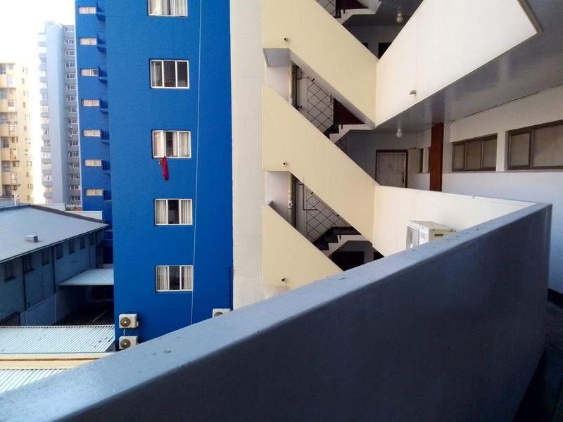 Enjoy the amazing sea views from the lounge! - Photo 3