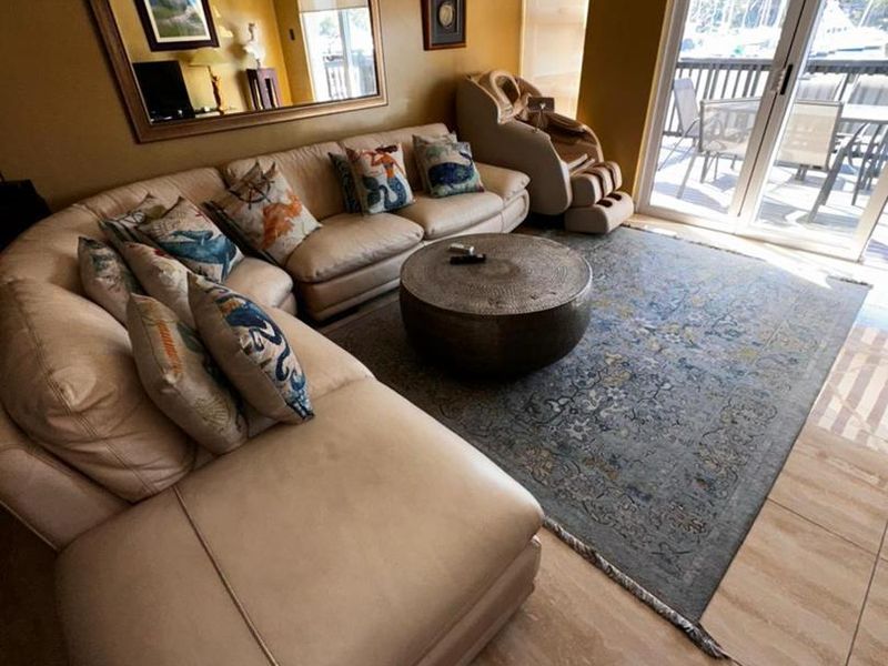 ⚓ Waterfront Luxury Living with Private Jetty & 42ft Yacht Included! ⚓ - Photo 8