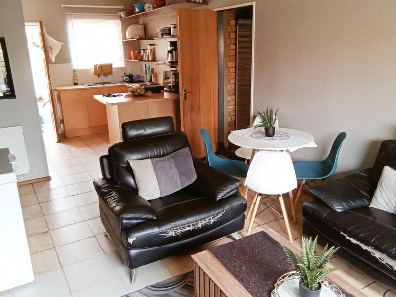 Spacious 3-Bedroom Townhouse in Secure, Sought-After Complex - Photo 8