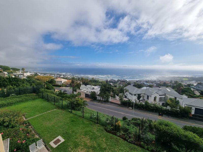 Newly Renovated Unfurnished 3-Bedroom Apartment To Rent in Camps Bay - Photo 9