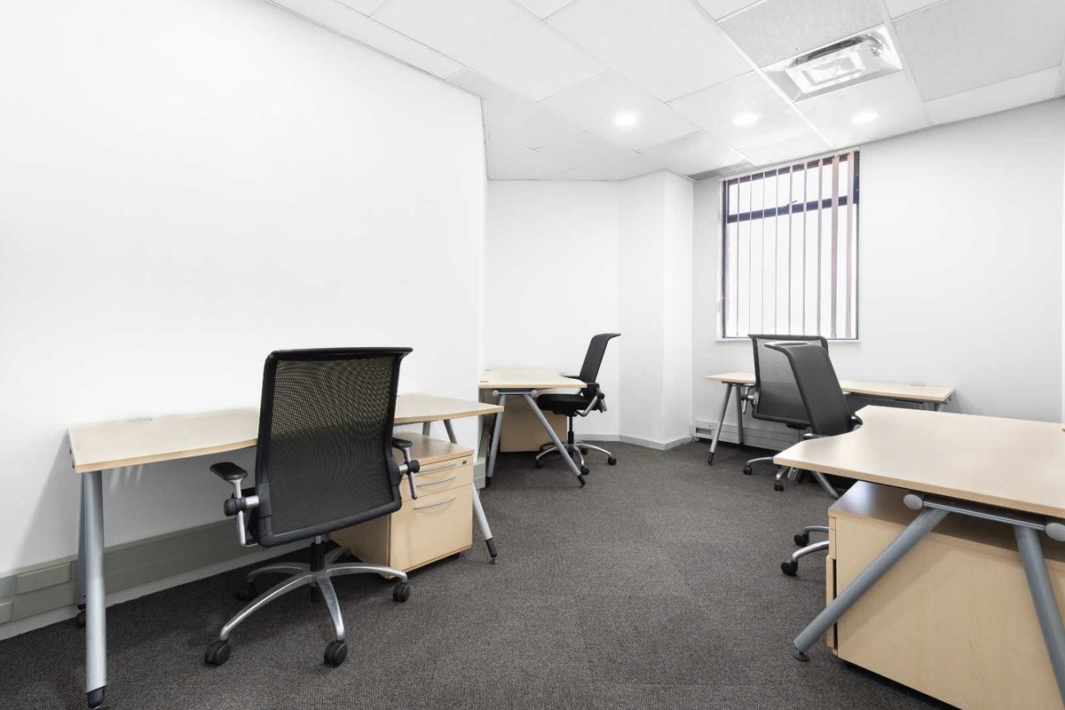 Move into ready-to-use serviced office space for 15 persons in Regus Lakeview Terraces - Photo 3