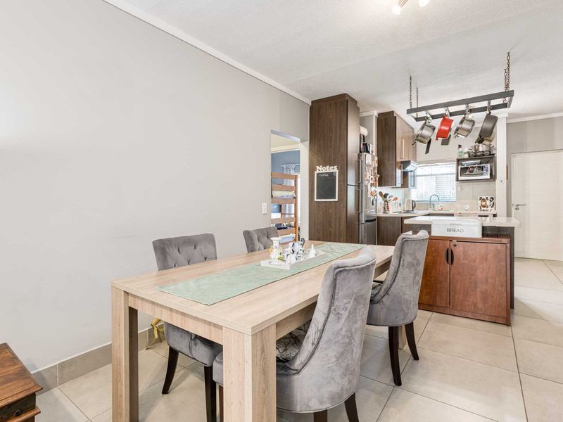 Charming Ground Floor Living with Private Garden in Sibiti Private Estate - Photo 3