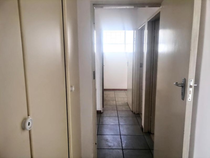**Spacious 2-Bedroom Apartment – Great Investment Opportunity** - Photo 9