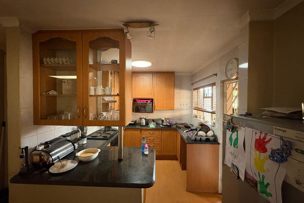 Charming and Secure Three-Bedroom House with Flatlet - Photo 3