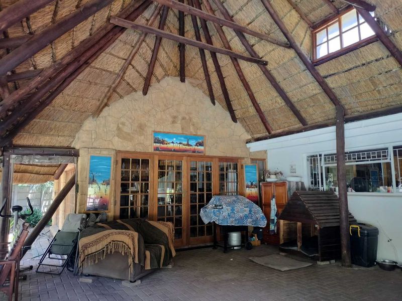 Family Home in Prime Location with limitess opportunties to expand and earn income - Photo 4