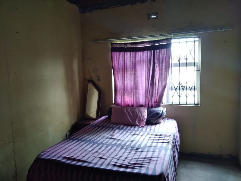 Charming 3-Bedroom House with Full Bathroom, Guest Toilet, Garage, and Pet-Friendly Yard - Photo 6