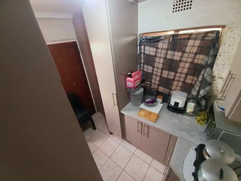 Three bedrooms house for sale in Atteridgeville - Photo 7