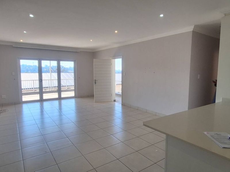Modern 3 Bed Townhouse in Waterfall with automated Double Garage. - Photo 8