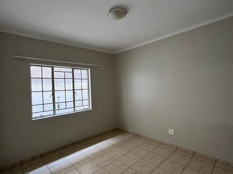 Modern two bedroom unit with one full batroom & braai - Photo 4