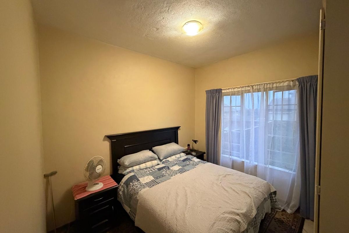 Two Bedroom ground unit in Mooikloof Ridge for Sale - Photo 5