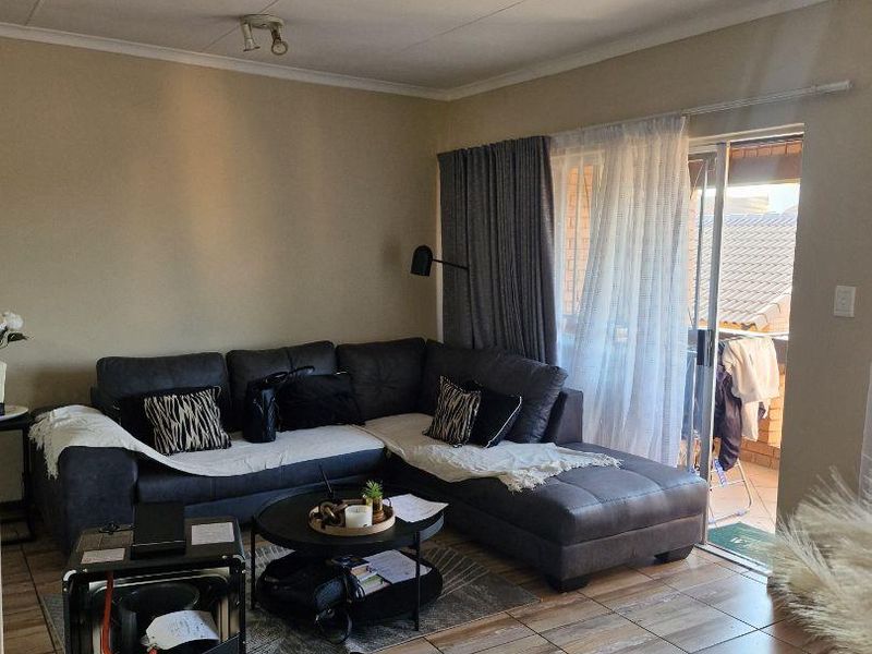 Stunning two bedroom top unit in Mooikloof Ridge Estate - Photo 5