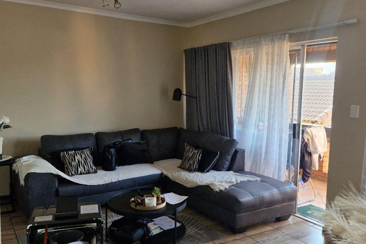 Stunning two bedroom top unit in Mooikloof Ridge Estate - Photo 5