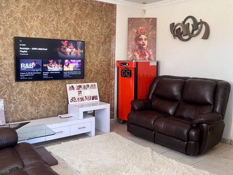 Freestanding 3-Bedroom Home with Air Conditioning and Garage – Soweto | N$1,600,000 (Costs Exclusive) - Photo 2