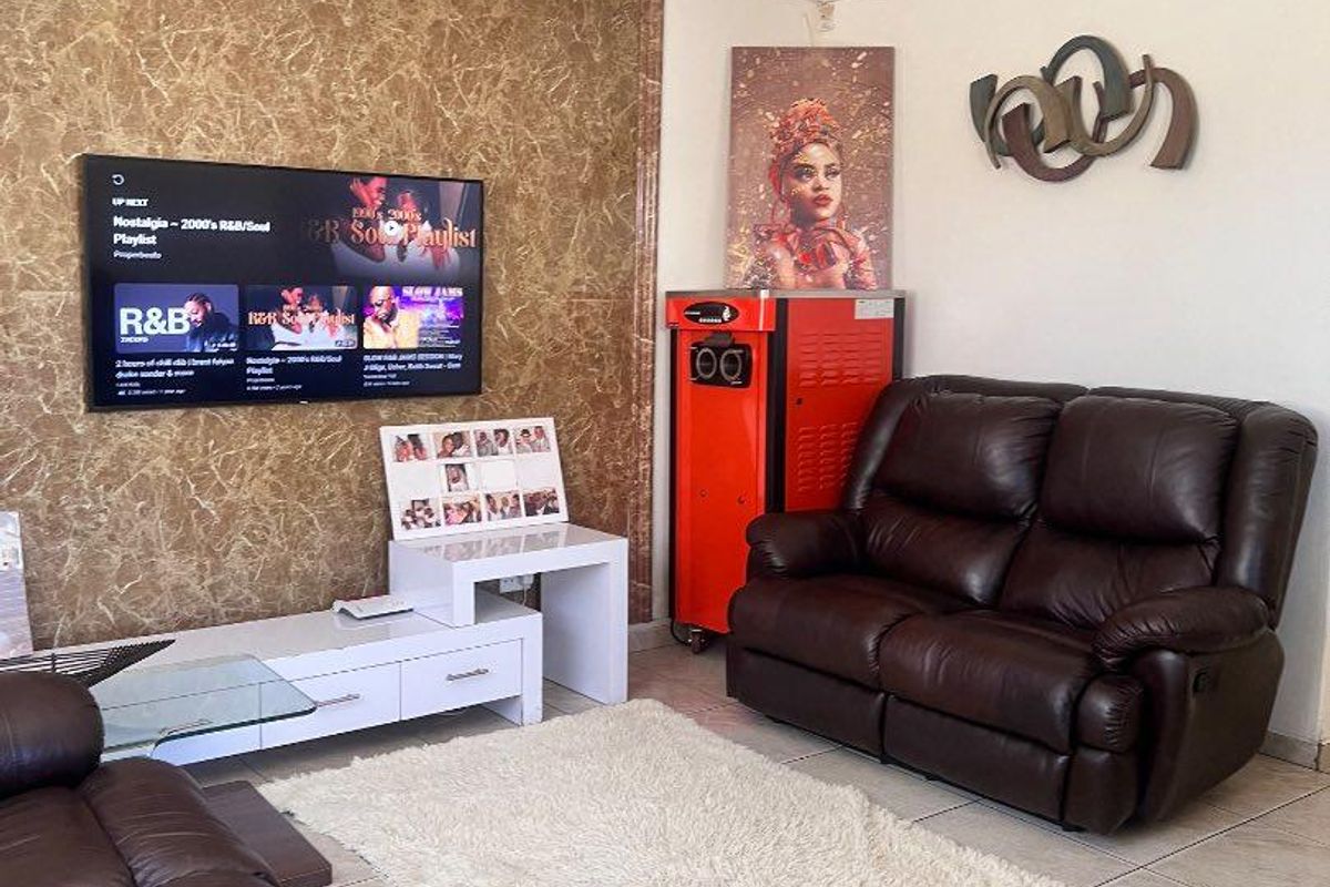 Freestanding 3-Bedroom Home with Air Conditioning and Garage – Soweto | N$1,600,000 (Costs Exclusive) - Photo 2