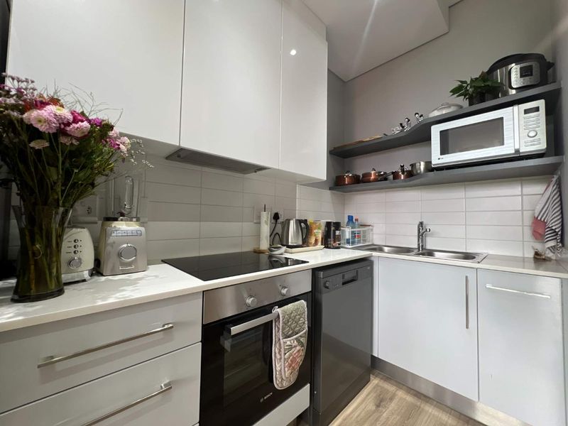 Upmarket 2-Bedroom Apartment Available! - Photo 5