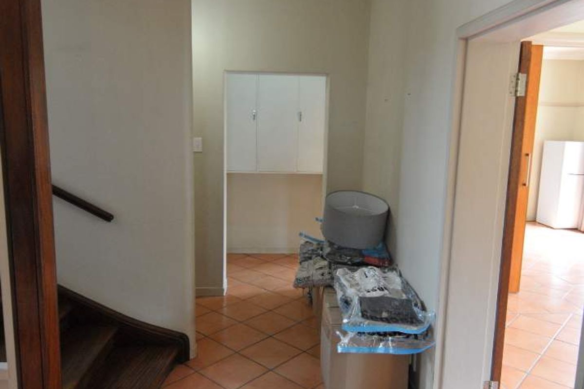 Charming 3-Bedroom Family Home with Pool & Flatlet in Colbyn - Photo 5