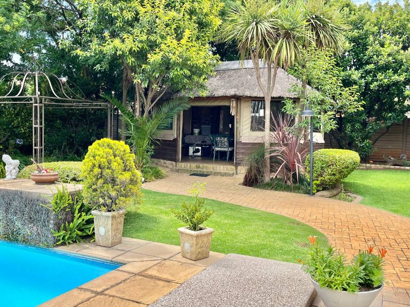 Chic Retreat: Ideal for  young Couples or Downsizers - Photo 6