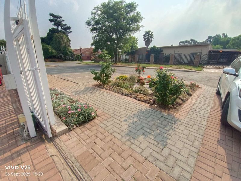 Ultra Modern Home with Flatlet for Sale - Photo 2