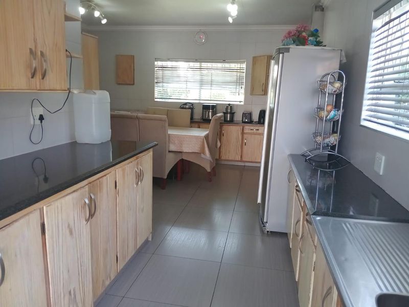 Four Bedroom Family Home For Sale in Brackenhurst - Photo 5