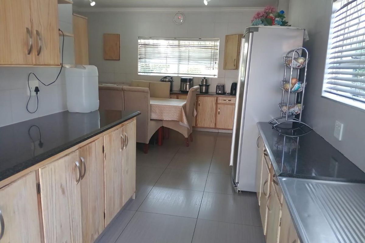 Four Bedroom Family Home For Sale in Brackenhurst - Photo 5