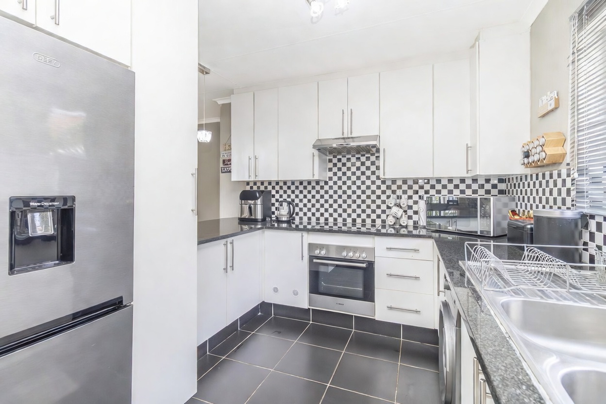 Modern 2-Bedroom Townhouse in Secure Appletree Lane, Northwold – Move-In Ready - Photo 3