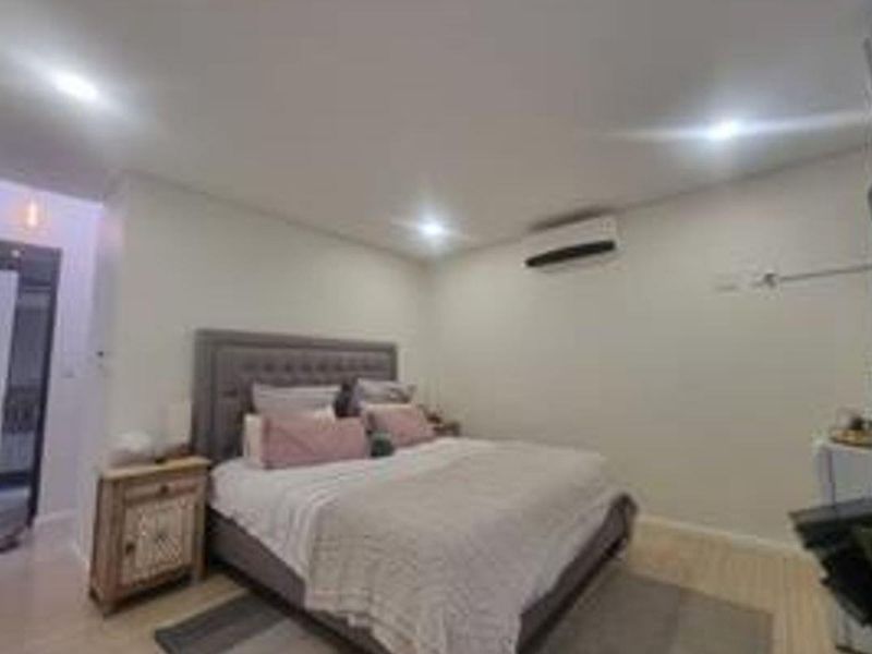 A rare opportunity to own a fully upgraded executive townhouse in the prestigious Henning Village, located in the highly sought-after suburb of Kleine Kuppe. - Photo 8