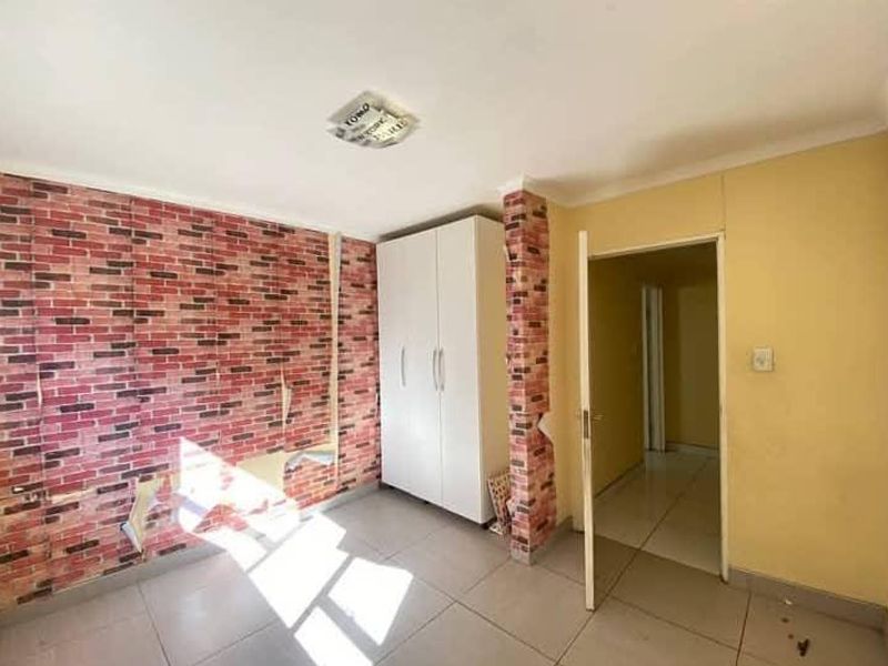 5 BEDROOM HOUSE FOR SALE – HOCHLAND PARK (TAUBEN GLEN STREET) - Photo 9