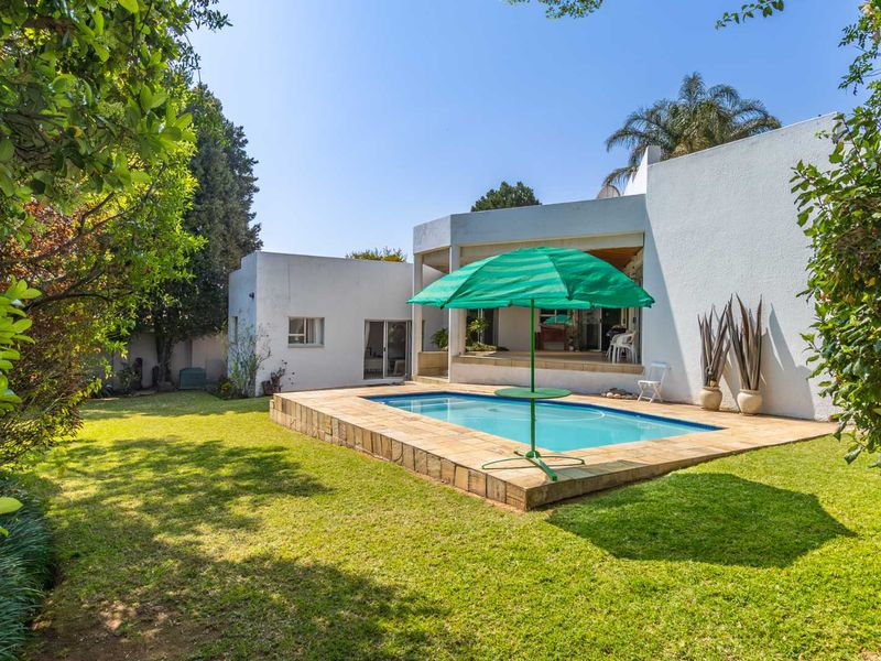 Delightful 3 Bed Family Home within walking distance to St Stithians College - Photo 8