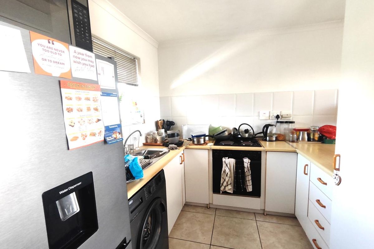 1 bedroom loft style apartment in Plumstead - Photo 5