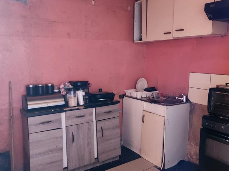 Charming Two-Bedroom House for Sale in Mfuleni - R480,000 Cash - Photo 8