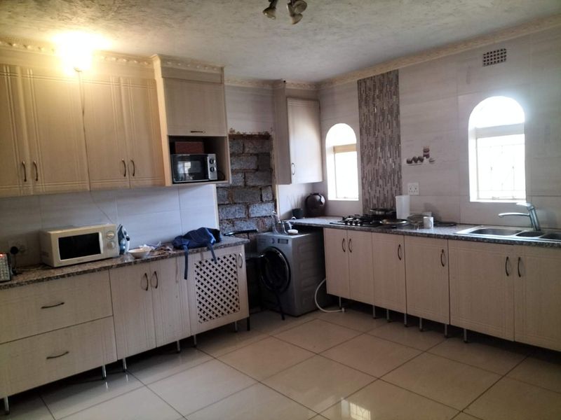15716m2 plot with borehole - Photo 7