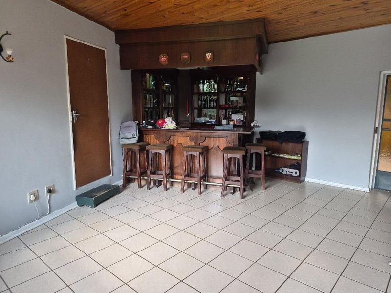 Spacious family home with flatlet in sought after Atlasville - Photo 10