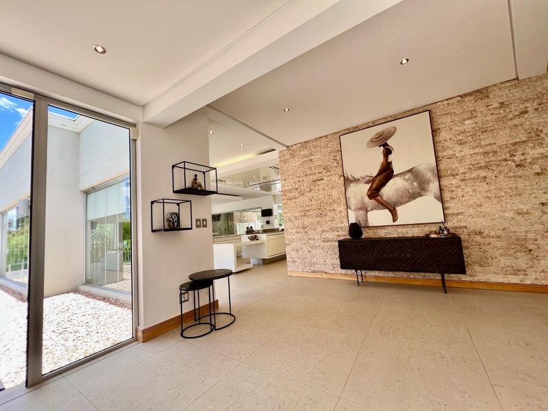 Luxury 4 Bedroom House For Sale in Klein Windhoek - Photo 10