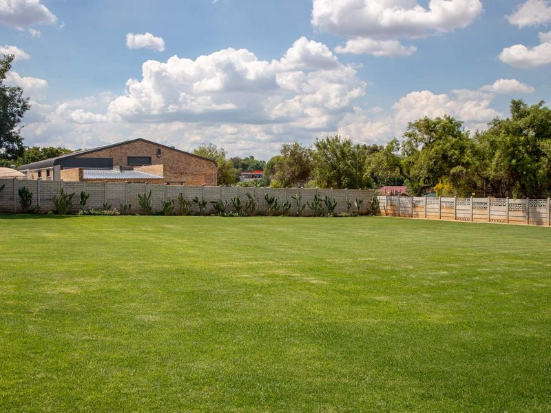 A True Deneysville Gem – Exceptional Value. Stunning 4-bedroom family home offers luxury, security, and convenience in the heart of Deneysville. - Photo 10