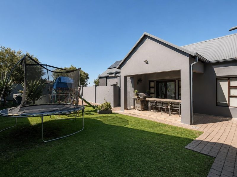 Country-Inspired Elegance, Modern Home - Photo 2