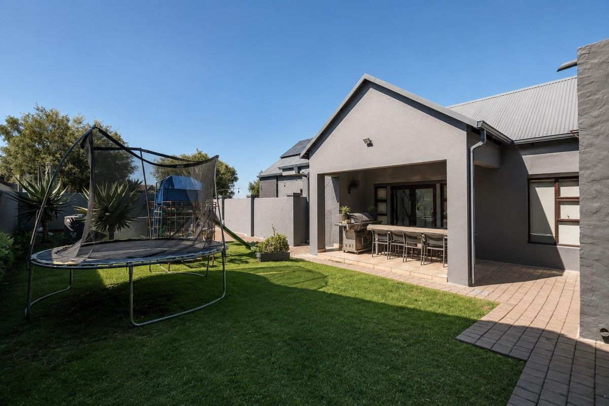 Country-Inspired Elegance, Modern Home - Photo 2