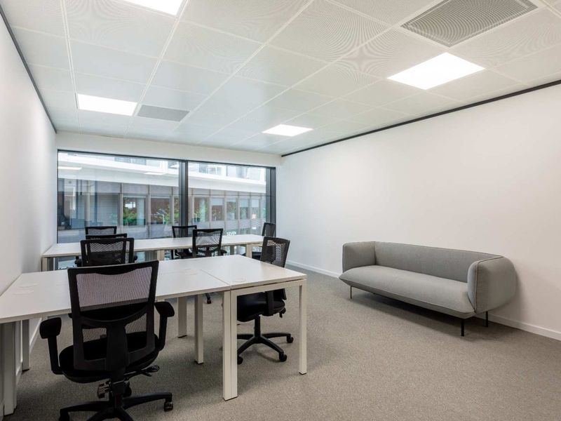 Book serviced office space for businesses of all sizes in SPACES 50 Long Street - Photo 3