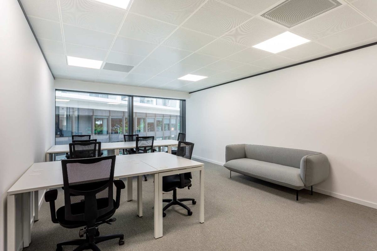 Book serviced office space for businesses of all sizes in SPACES 50 Long Street - Photo 3
