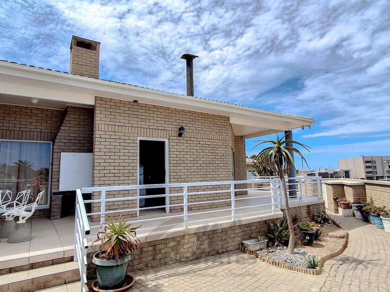 Townhouse For Sale in Vogelstrand, Swakopmund - Photo 2